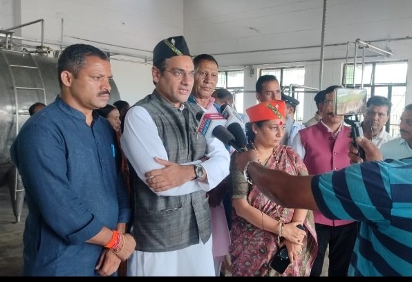 dairyvikas's tweet photo. माननीय अध्यक्ष विधानसभा एव माननीय दुग्ध विकास मंत्री महोदय द्वारा खूनीबड दुग्ध अवशीतन केन्द्र कोटद्वार डेरी प्लांट का भ्रमण, ncdc लाभार्थी को पशु वितरण कार्यक्रम, मोटाढांक में दुग्ध उत्पादकों को विभागीय योजनाओं के अंतर्गत पशु गोशाला निर्माण एव बछिया पालन चेक वितरण कार्यक्रम https://t.co/K3Tj9oMisb