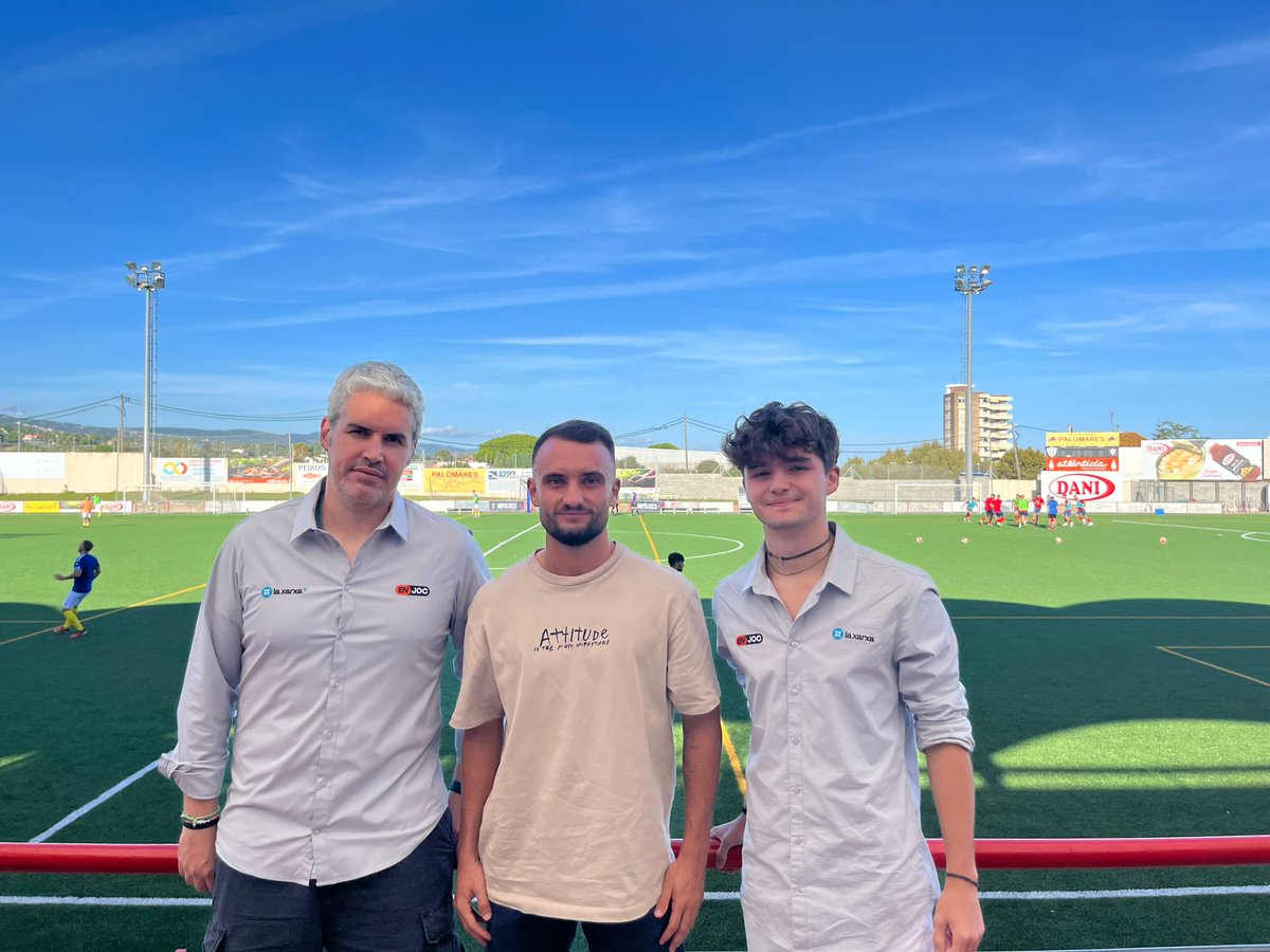 L'equip del futbol⚽️ a l’#EnJocTV d'avui!
🎙 Narra <a href="/jordicervantes9/">Jordi Cervantes</a> 
📋 Analista <a href="/miquel_puerto/">Miquel Puerto Casals</a>, jugador <a href="/aeprat1945/">AE Prat</a>
🚶 Amb Hèctor March, de <a href="/tvmataro/">tvmataró</a>, a peu de pista

🔴 Vivim la #TerceraRFEF, <a href="/UEVilassardeMar/">U.E. Vilassar de Mar</a> 🆚 <a href="/uecastelldefels/">UE Castelldefels</a>, en DIRECTE a 📺💻📱📡 <a href="/laxarxames/">La Xarxa+</a>!
