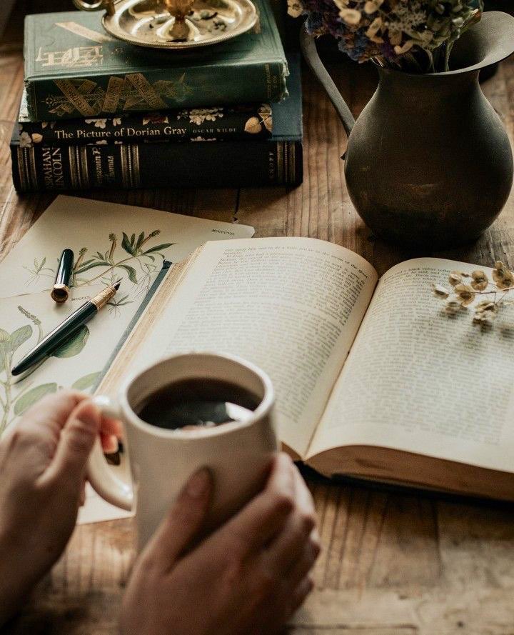«La vida se siente mejor cuando hay libros y café».

Sahara Sanders ✍️