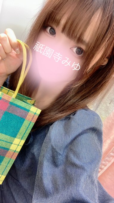 この前の撮影会、とっても緊張したんですが来てくださった方がみなさん優しくてとても楽しめました 🐰💓  お会いできた、みなさんありがとうございました 🌷.*  お土産もうれしかったです ♡ https://t<a href="/tag/%E3%81%84%E3%81%84%E3%81%8A%E3%81%A3%E3%83%91%E3%82%A4%E3%81%AE%E6%97%A5"class="tags"><span>#いいおっパイの日</span></a>