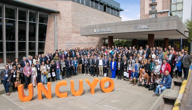 UNLitoral's tweet image. Sostenibilidad, Transformación Digital e Innovación, ejes en #MetaRed

La red de universidades impulsada por Universia congregó en Mendoza a más de 220 referentes de Argentina y Uruguay.

web9.unl.edu.ar/noticias/news/…