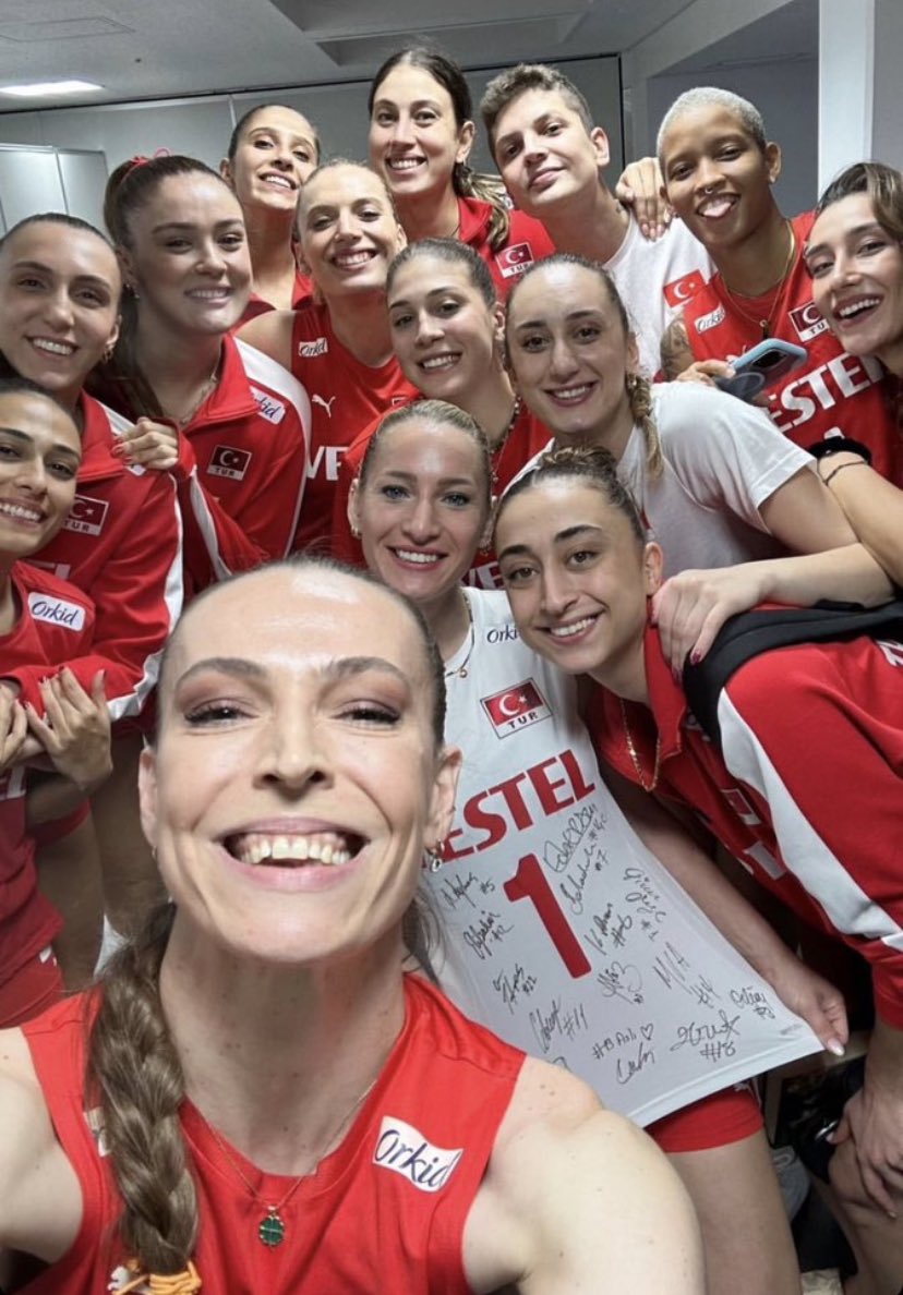 İlerde herkesin “o kadar şanslıydım ki, ben onların maçlarını seyrettim” diyerek torunlarına anlatacağı kadro 🧿