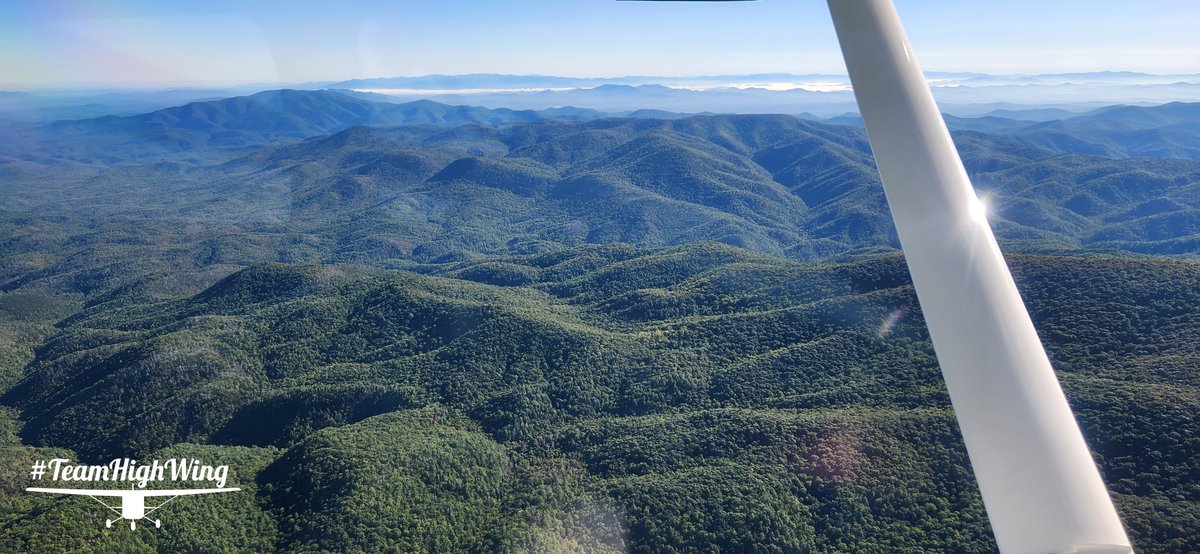 Was some gorgeous views up in the Smoky Mountains in eastern TN this morning. #SkyHawkSunday #C172 #PilotsofTwitter #mountainflying #TeamHighWing