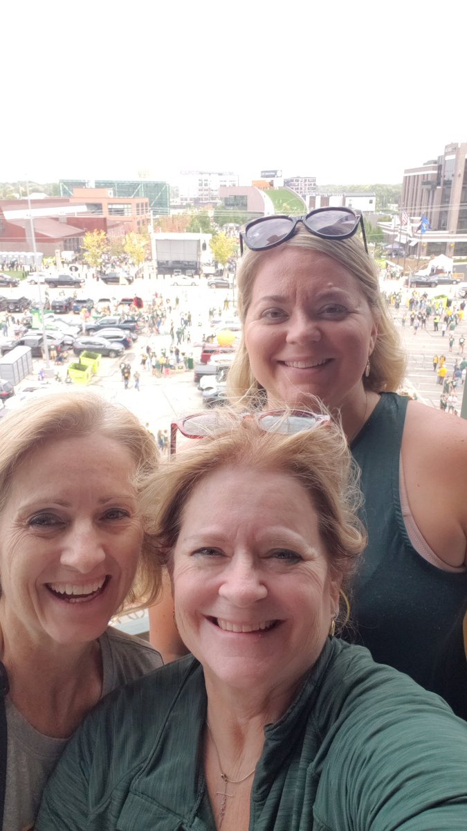 ashort19's tweet photo. #getloudlambeau https://t.co/74MfiJ2nTJ