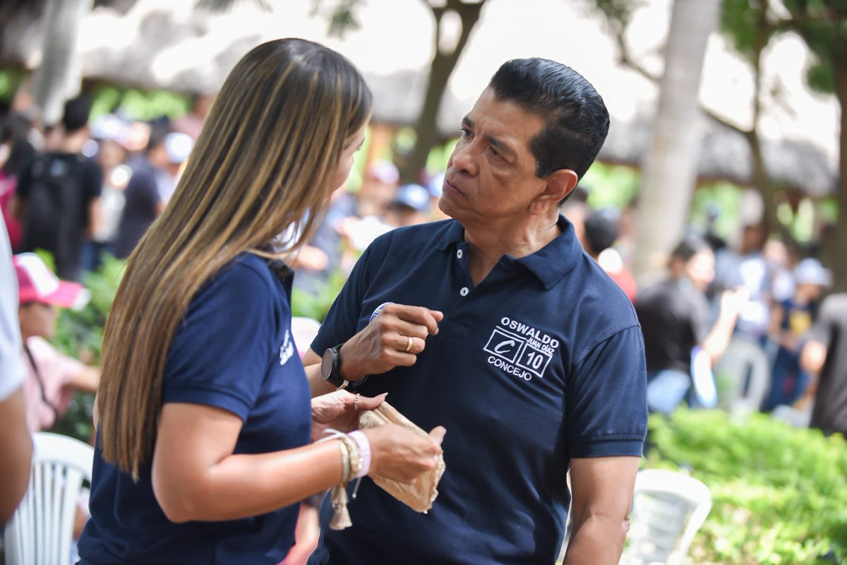 JACOBOSOLANOC's tweet photo. Carlos Arce el dueño del cartel de la salud en el Cesar que recibe contratos del clan Gnecco apoyando a Elvia Milena como debe ser. Que porquería. https://t.co/S3qW7854mv
