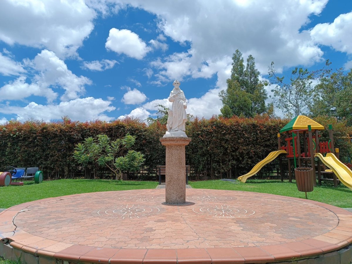 ColVirreySolis's tweet photo. Descubre un entorno educativo rodeado de naturaleza y tranquilidad en nuestro hermoso campus verde. 🏫🍃 Inspira el aprendizaje y el crecimiento. ¡Sé parte de esta experiencia única! 💚📚 #ColVirreySolis  #CampusVerde 🌿 https://t.co/aNv7xdLZT3