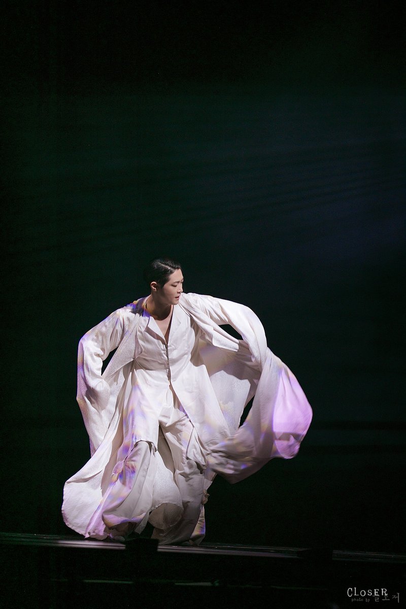 #곤투모로우 스페셜 커튼콜  &lt;나를 버린 내 그림자&gt;
#박영수 고종

투명한 선홍빛 나의 심장인가
내 그림자를 불러 이 피를 함께 나눈다