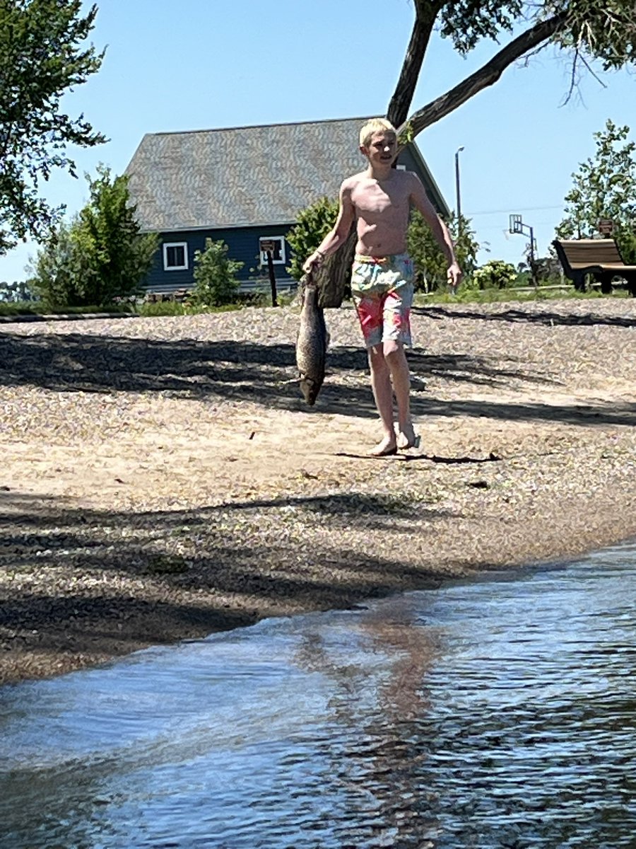 shout out anyone who pulled up to either shows last night we love you all very much
Snow n Flurry is in a few weeks, and then the FSR showcase. come to both and sing n dance 🫶