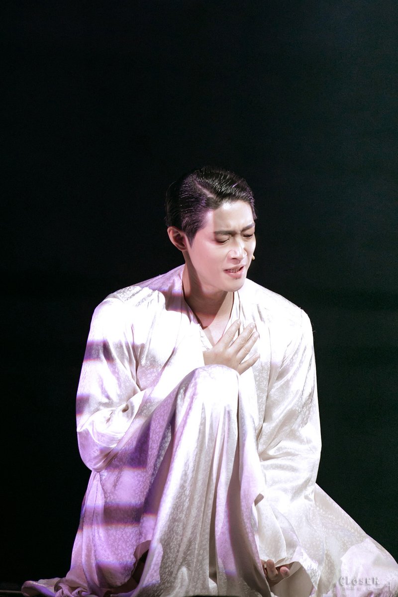 #곤투모로우 스페셜 커튼콜  &lt;나를 버린 내 그림자&gt;
#박영수 고종

시간이 수천 년 흘러도 잊지 못할 그 날의 비명
찢겨져 흩어진 죽어버린 삶의 조각들
세상이 끝난 그날 
나를 버린 내 그림자