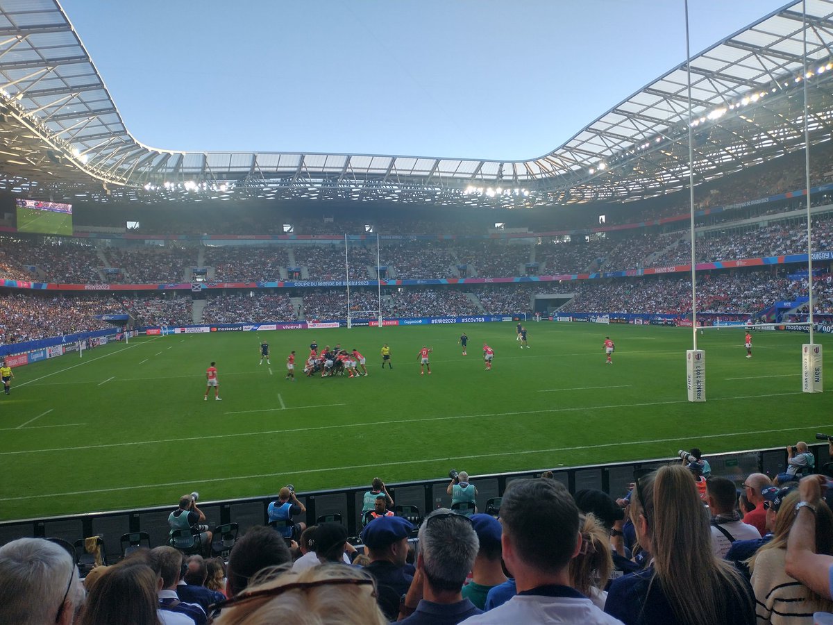 tr33hugger's tweet photo. Its a  while since @SquidgeRugby pointed out the defensive merits of Chris Harris but me + husband still find it amusing to shout 'surprise mother f**ker!' every time he tackles someone https://t.co/FkTrlva8sK