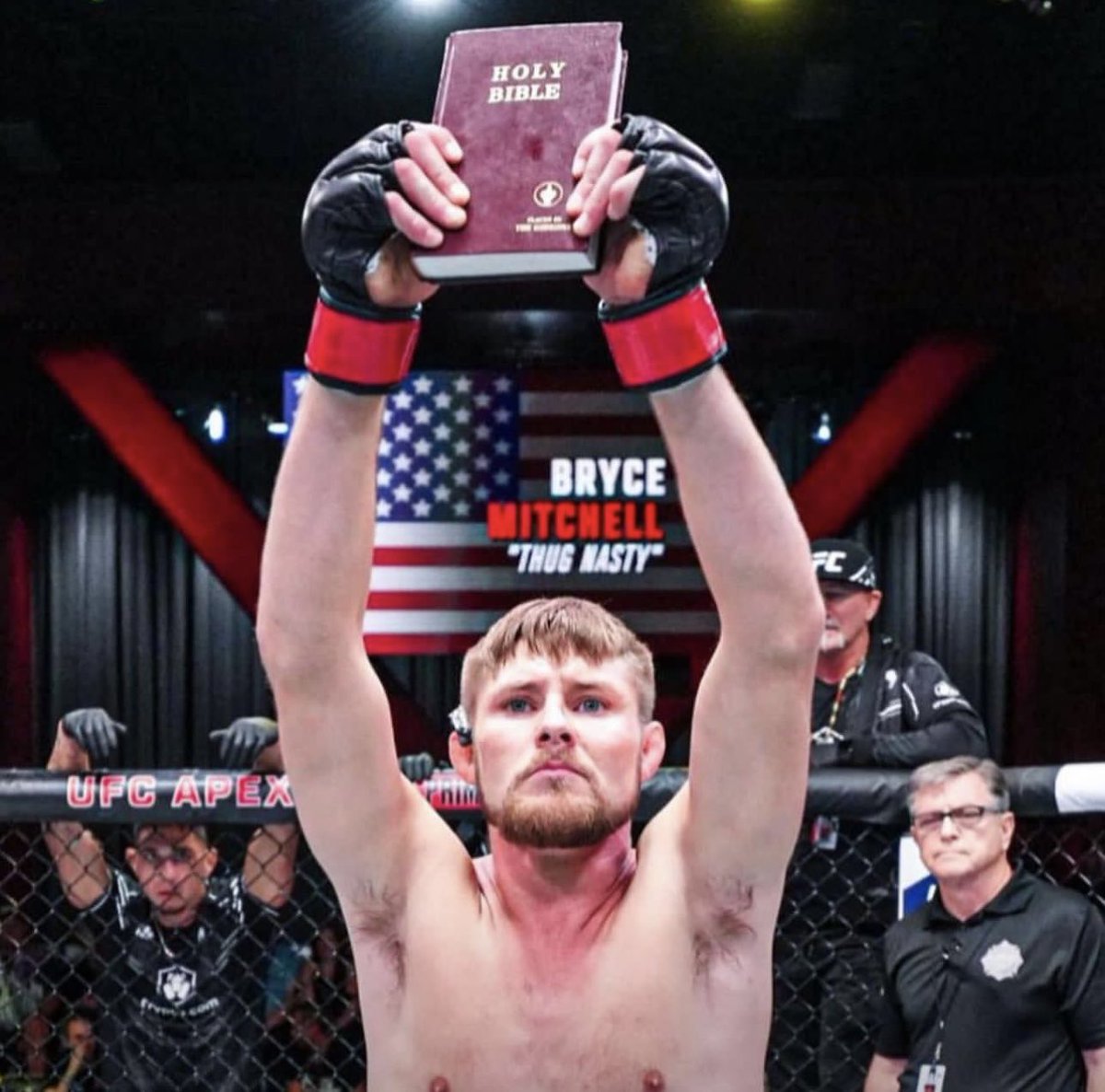 DC_Draino's tweet image. This is Bryce Mitchell, a UFC fighter from Arkansas

His entrance music last night was Rich Men North of Richmond

When he got to the octagon, he held up the Bible and screamed “FREEDOM!”

He won his fight