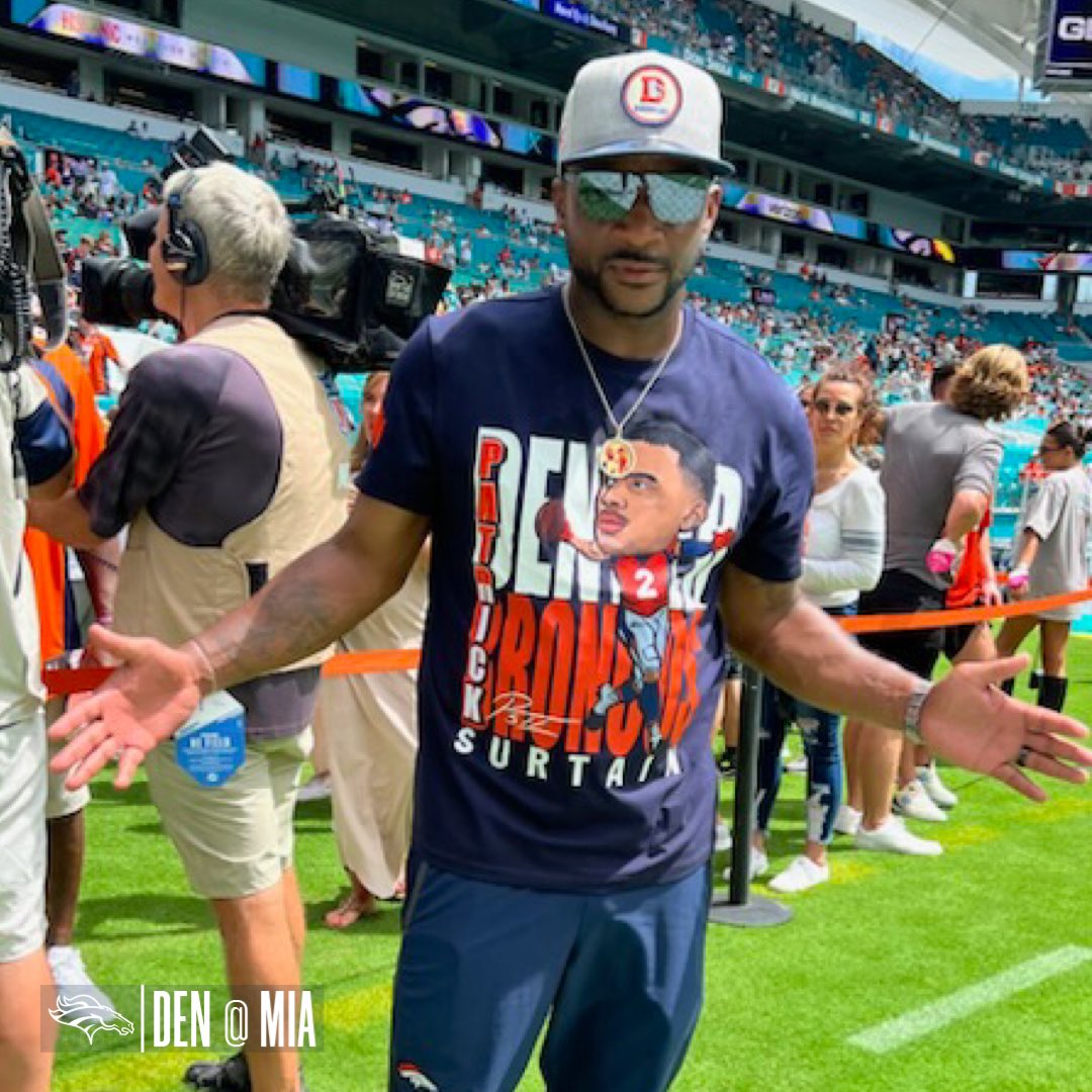 Broncos's tweet photo. Father-son respect. 🤝 https://t.co/GfbRafsRWp