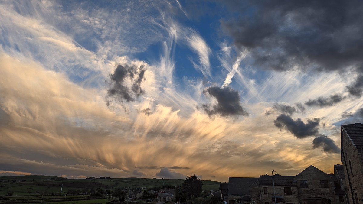 StugSteele's tweet image. A decent sky
#sunset #sunsetphotography #HadeEdge #Holmfirth