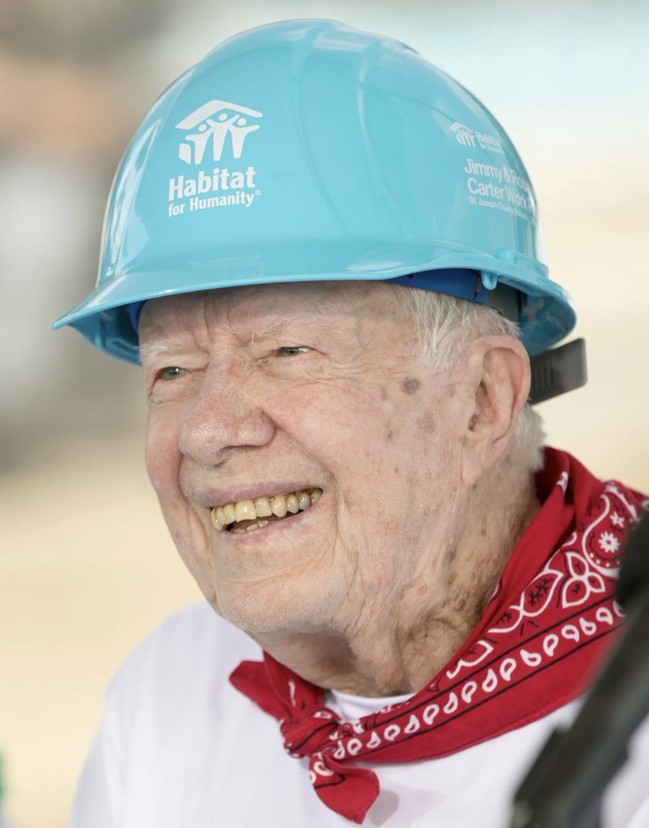 Jimmy Carter building homes for Habitat for Humanity! Drop a ❤️ and Repost if you love President Carter!