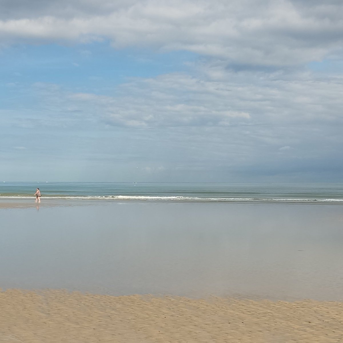 Malo les bains 
#landscape #walking #marche #nature #photooftheday #magnifiquefrance  #cotedopale #beautifulfrance #France #malolesbains #beach #hautsdefrance #sunshine #soleil