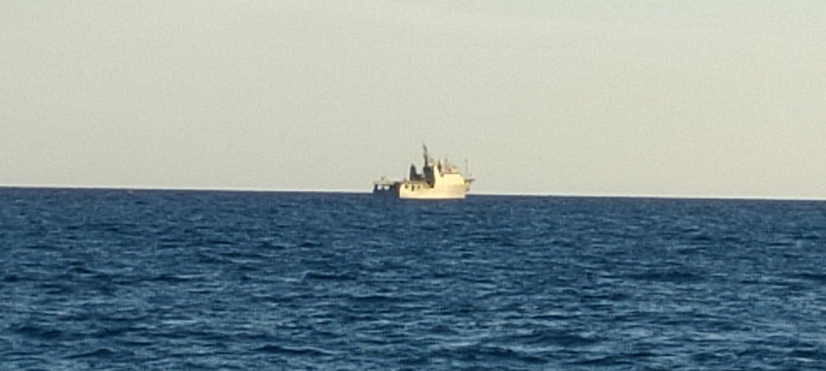 Karnitx's tweet photo. Vaixell de guerra entre Sant Pol de Mar i Canet de Mar 
@ajsantpol https://t.co/nRsvG8WMJX