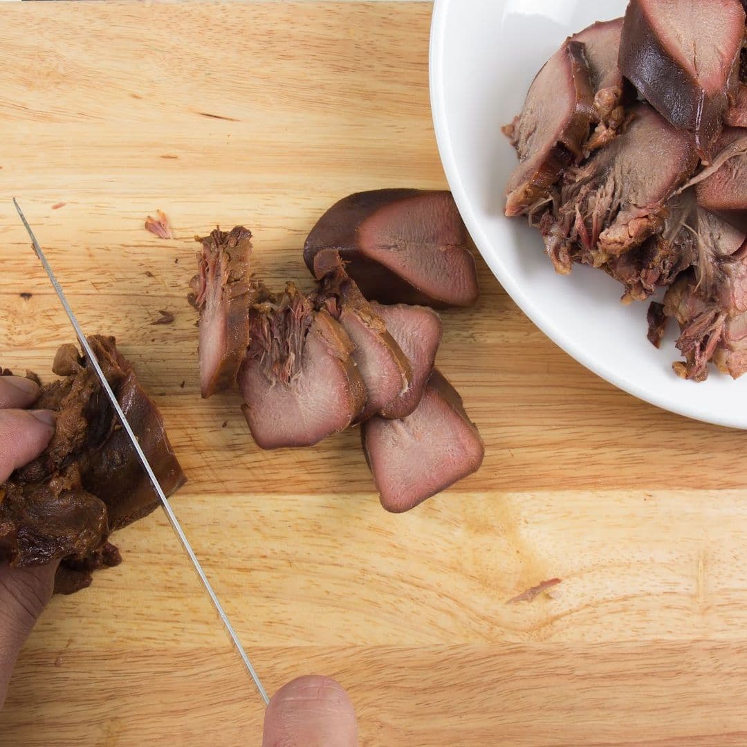 ✨SPOTLIGHT PRODUCT✨ - Organic beef tongue! If you're looking for a unique and tasty recipe, check out our blog on how to make Ian's brined beef tongue.  loom.ly/j1mtbjo   
#ORGANICOFFAL #BRINEDTONGUE #BEEFTONGUE #ORGANICFARMING #OFFAL #PENDLEHILL #RIBBLEVALLEY