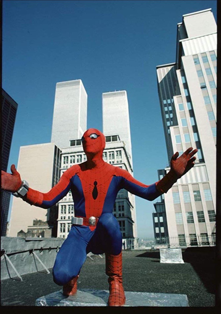 comicbookaddt's tweet image. #TVGuide #TheUnforgettableTvSeries by #E2!
#TheAmazingSpiderMan (1977-1979)
Cast.:
#NicholasHammond (Peter Parker/Spiderman)
#RobertSimon (J. Jonah Jameson)
#ChipFields (Rita Conway)
#MichaelPataki (Capitain Barbera)
#EllenBry (Julie Masters)