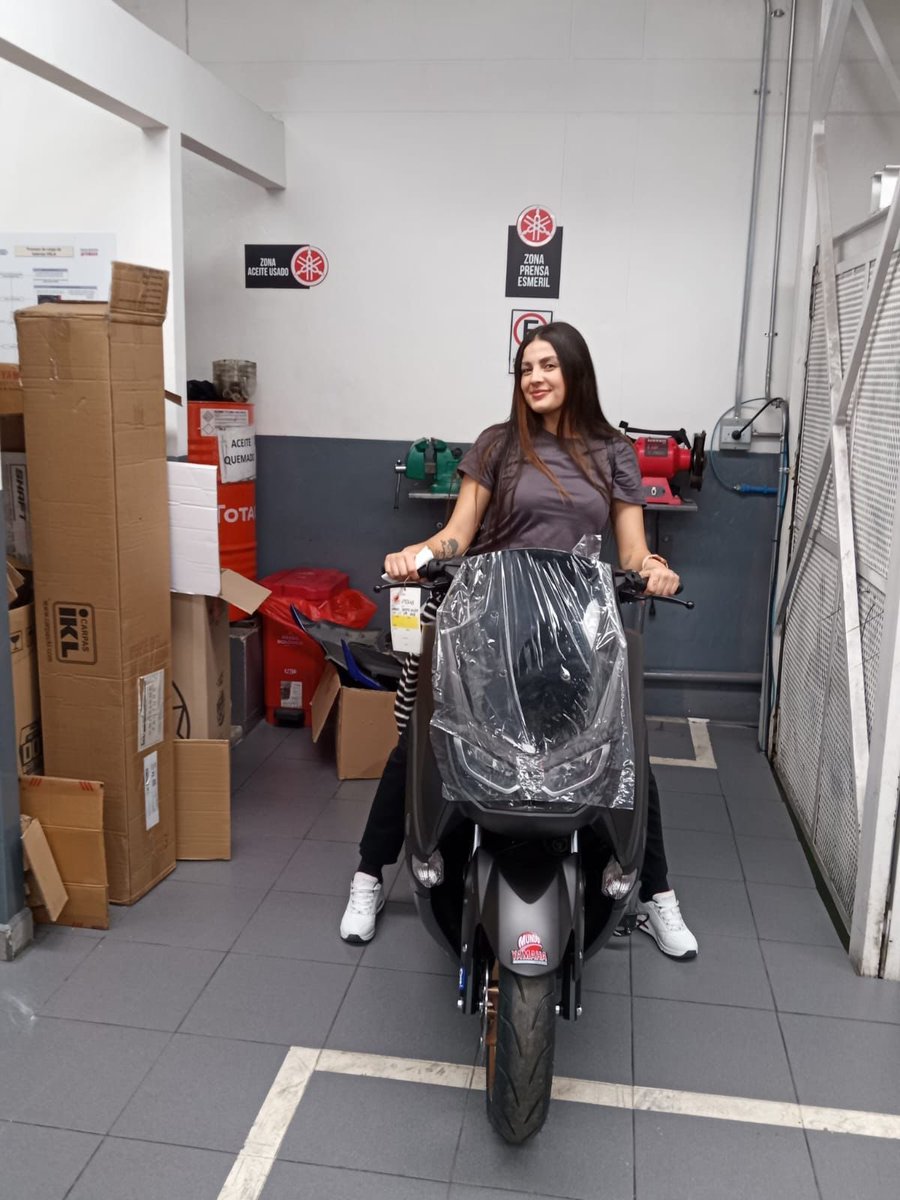 24vve's tweet photo. buenos días a mí que estoy cumpliendo años y sueños también 🛵 https://t.co/KmjT8ZBi7J