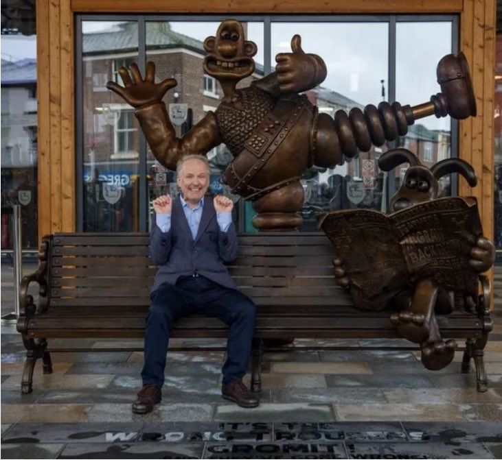 The #WallaceAndGromit bench in Preston, showing the hapless inventor and his hypercompetent dog. 

The creator Nick Park was naturally there for the unveiling.