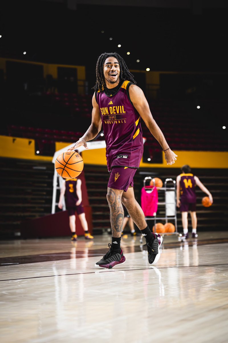 SunDevilHoops's tweet photo. A Weekend of Celebration 🎊 

Join us in wishing a Happy Birthday to Braelon Green 🎁🎂🎈

@TheSunDevils /// @BraelonGreen1 https://t.co/W5AODxgFt3