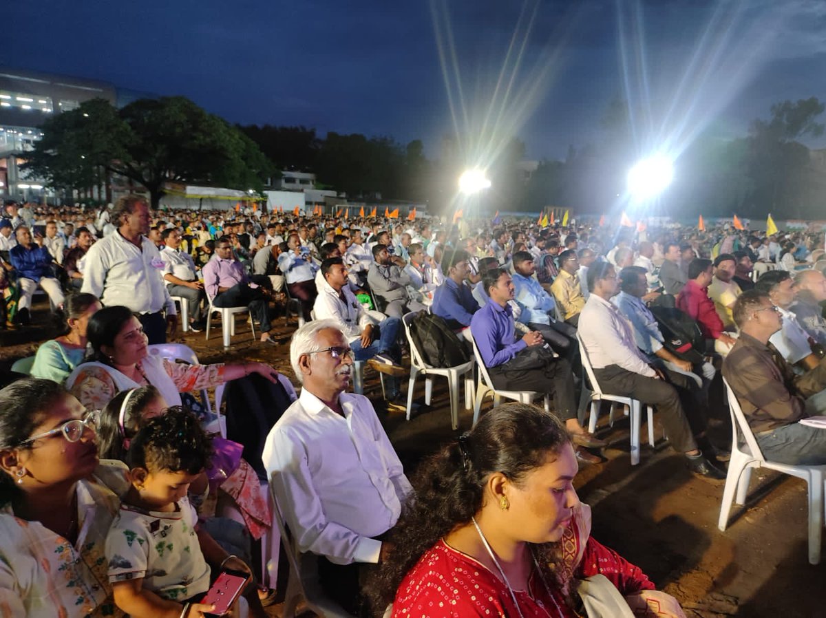 रेकॉर्ड ब्रेक जनसभा
पूना में सत्यशोधक सम्मेलन में बहुजन लाखों की तादाद में उपस्थित!!
#WamanMeshram
#SharadPawar 
#सत्यशोधक_संमेलन_पुणे
#सत्यशोधक_सम्मेलन_पुणे