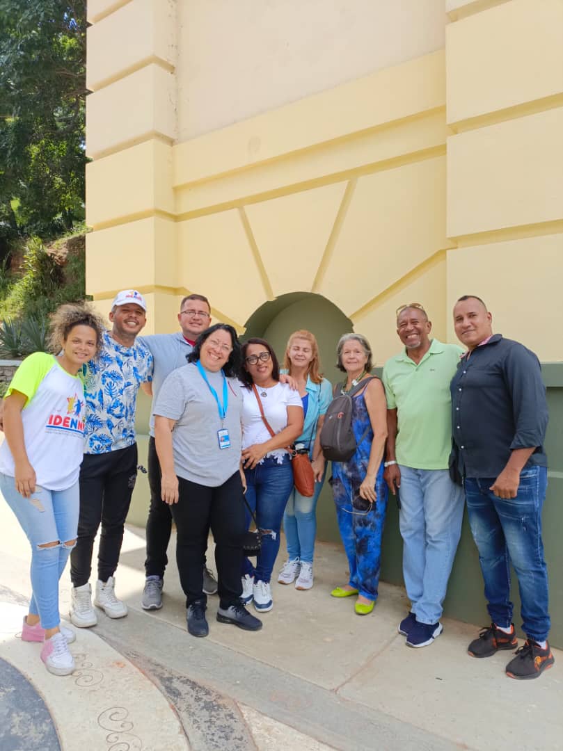🧵1/3 #EsNoticia|| Con motivo de la celebración del Día Internacional de la Lengua de Señas y el Día de las Personas con Discapacidad Auditiva, el IDENNA participó en una jornada de atención integral especial en el parque Ezequiel Zamora de Caracas.

#VenezuelaAPruebaDeTodo