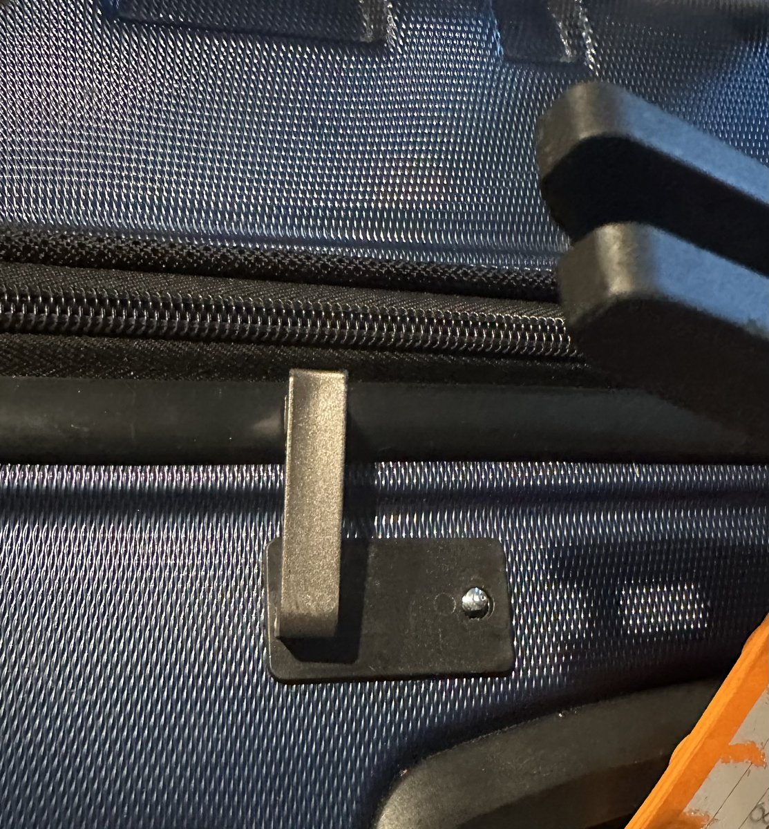mkroon518's tweet photo. @AlaskaAir I get normal wear and tear over the years, but this is now the third part that has been broken after an Alaskan flight on our luggage in the past 6 months! Suddenly making your already expensive flights even more! 🤦🏼‍♀️ https://t.co/RWWfVirokU