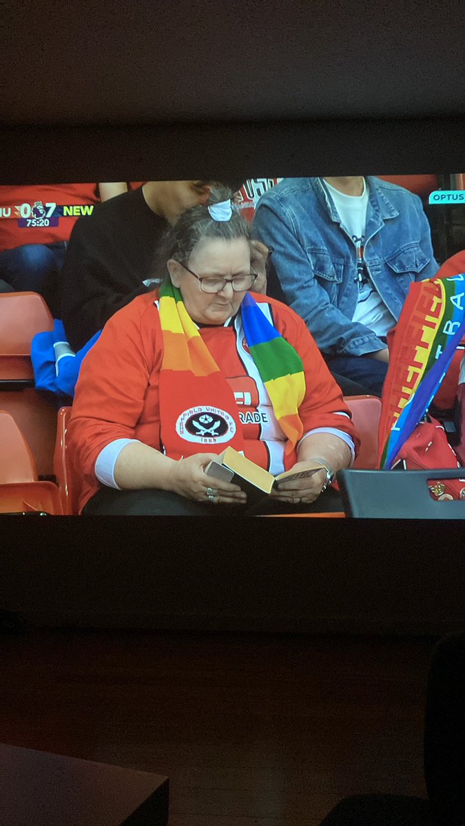 TStevo1994's tweet photo. When you’re playing shite so whip out ya book. #NUFC https://t.co/Ly0U1rcQzx