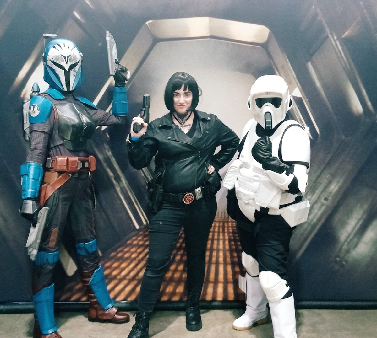 MultifandomCos1's tweet photo. #elizabethsherman #lizsherman #hellboy #hellboy2thegoldenarmy #hellboy2 #cosplay #501st #starwars #alabamacomiccon https://t.co/EBRr0ISo11