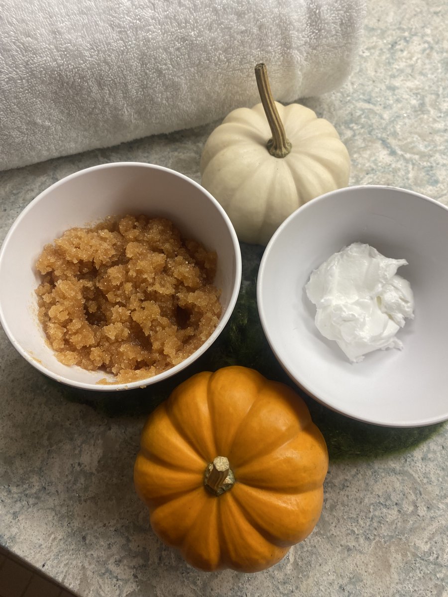 HersheyPA's tweet photo. Fall is here! 🍂 Prepare your skin for the cool weather ahead with pumpkin-scented spa treatments at the #ChocolateSpa and #MeltSpa in #HersheyPA🎃
 Available now through Nov. 30. Learn more: https://t.co/p401jWasMD https://t.co/zHrBOMyWTu