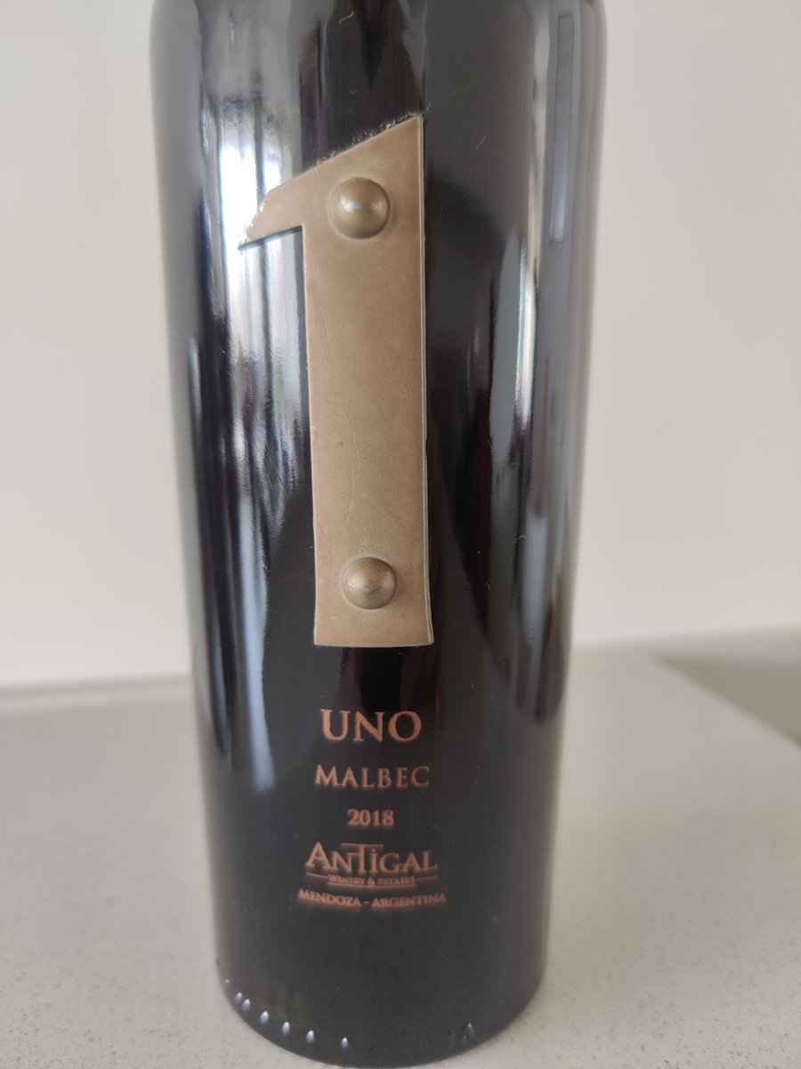 Excelente calidad-precio de este muy rico #Malbec cosecha #2018 de <a href="/AntigalWinery/">AntigalWinery</a>