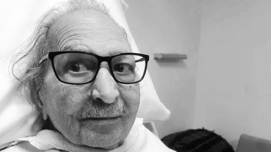 Prayag Raj passed on yesterday. 

If you've ever loved popular Hindi cinema of 70s and thereafter, please do say a prayer for the man. A key figure from the world of masala, as well as, mass Hindi cinema. 

The yarnspinner behind the some of the most delightful  Manmohan Desai