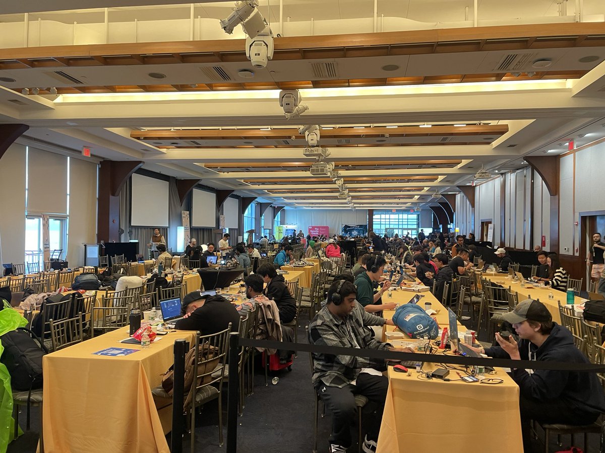 Great work and solid energy all weekend here at <a href="/ETHGlobal/">ETHGlobal</a> New York. It's been incredible to see what everyone has built in just 36 hours! Had a blast being a judge alongside <a href="/TrustlessState/">David Hoffman</a> @JulzRoze <a href="/stonecoldpat0/">Patrick McCorry 🐋</a> &amp; many others.