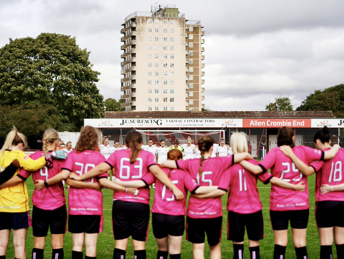 Before today’s @emwrfl League Cup match between @LincolnUtdWFC and @NTUWFC both teams observed a minute’s silence to honour @sufc_women player Maddy Cusack who sadly passed away this week aged 27.