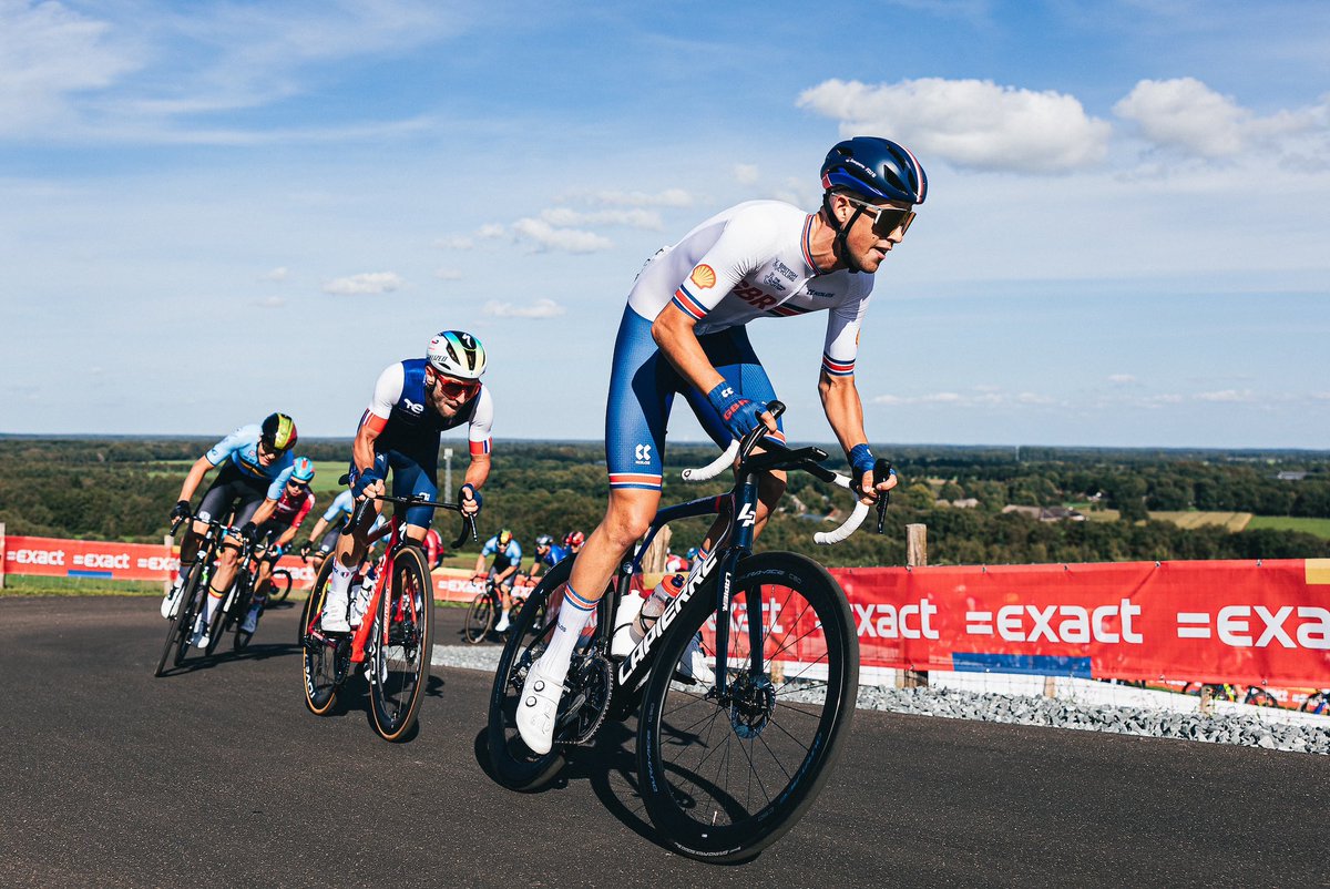 No better way to spend my birthday at Euros lighting the race up, falling on the floor then emptying the tank for some of my best mates. All on an old land fill 👌🏼🇪🇺
📸 <a href="/swpix_cycling/">SWpix.com</a>
