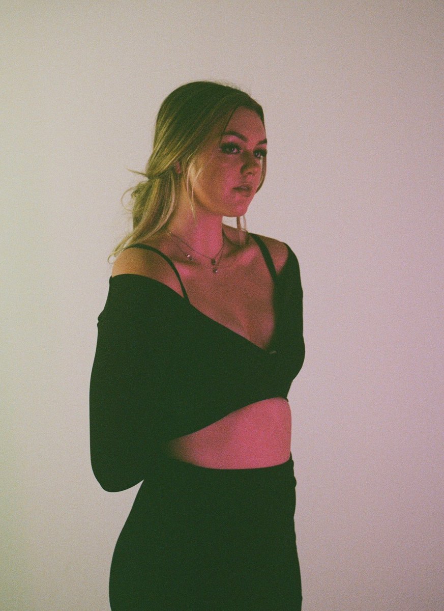 A few more days till my song "Prisoner" escapes lol.  Presave here :) hypeddit.com/mikalyn/prison…