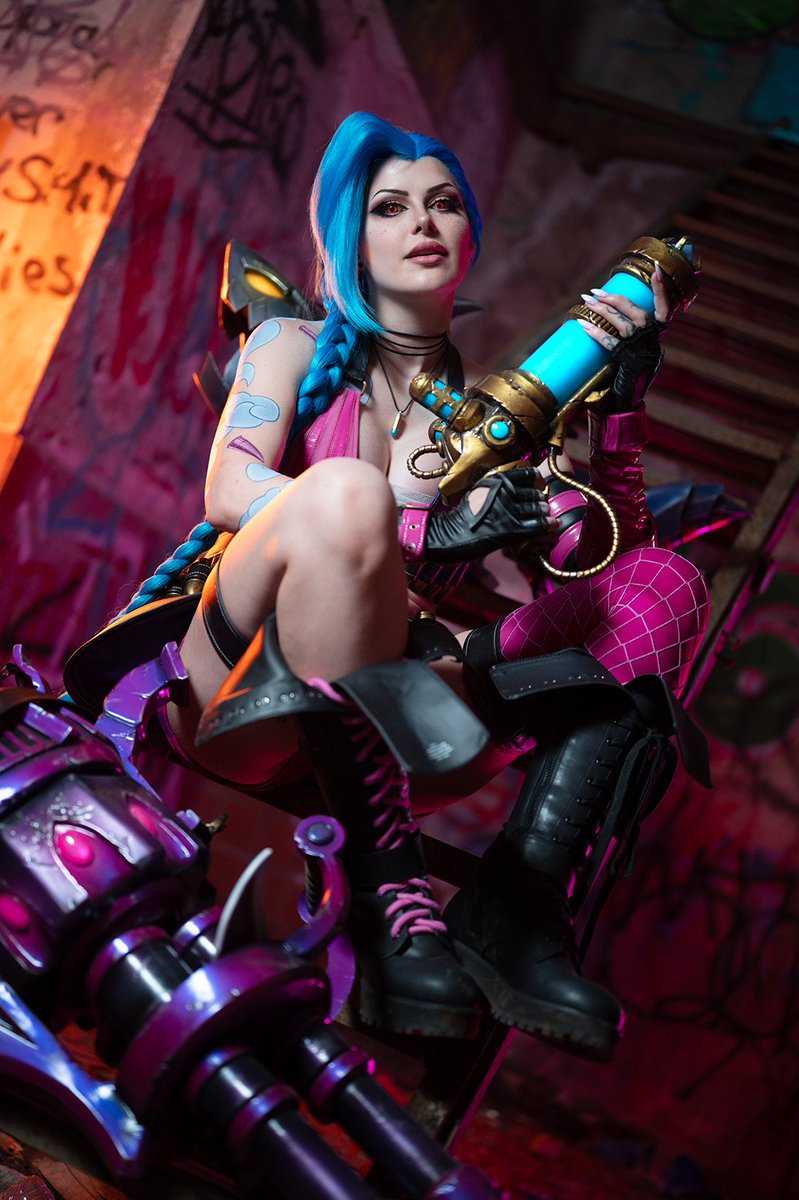 3 guns means never having to say 'im sorry' 💀💜 jinx from @LeagueOfLegends