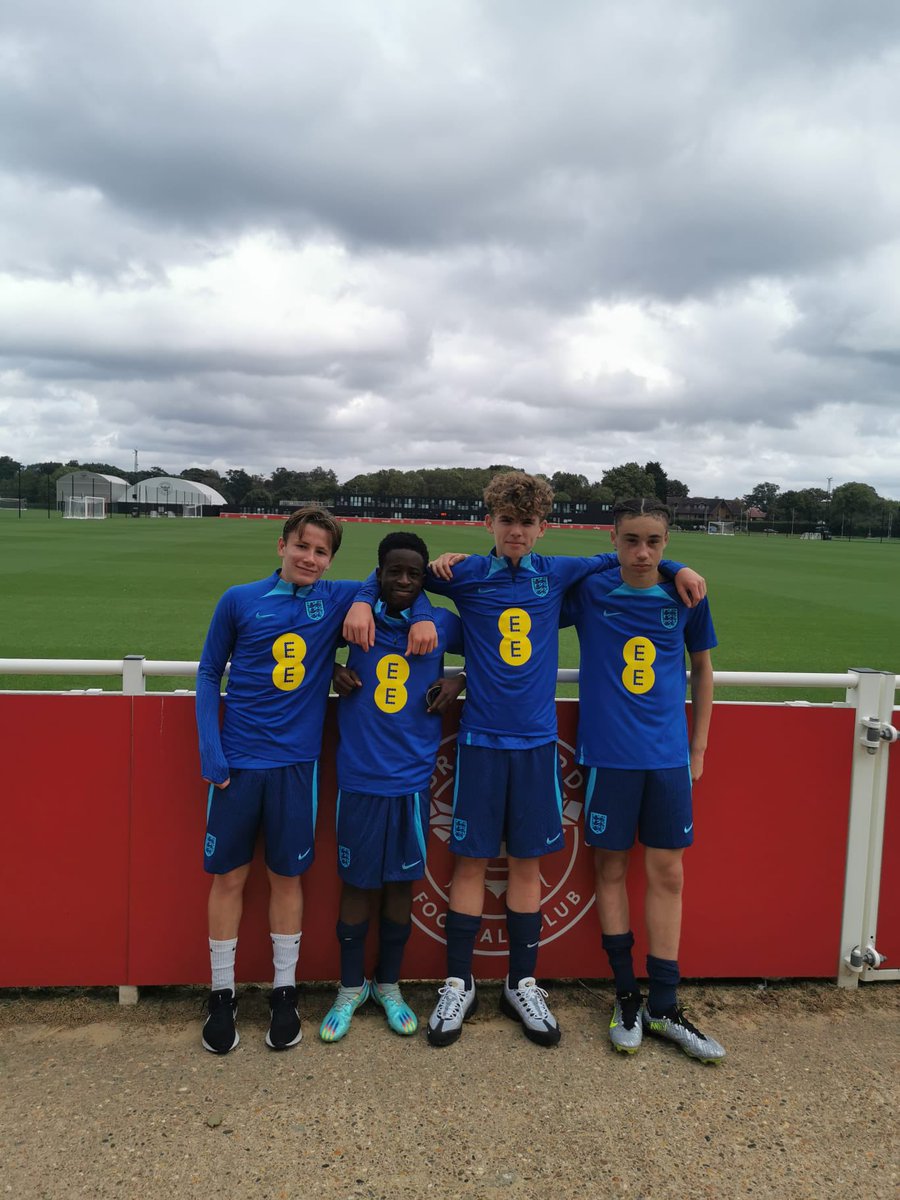Leyton Orient Academy tweet media