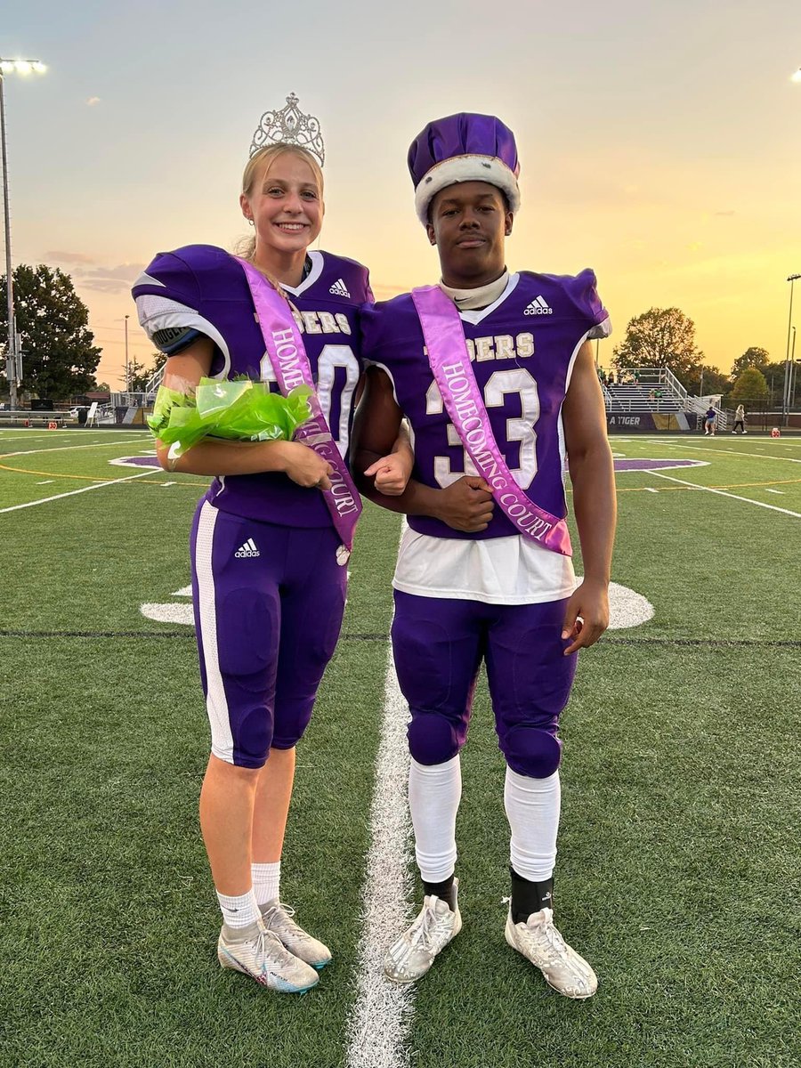 ayhack0's tweet image. Is this a first?  Homecoming King and Queen both take the field after crowning?  Side note: @tateblincoe is also an Ole Miss soccer commit!  #BHSTigers
@SportsCenter @notthefakeSVP @KySportsRadio 
@BardstownFootb1