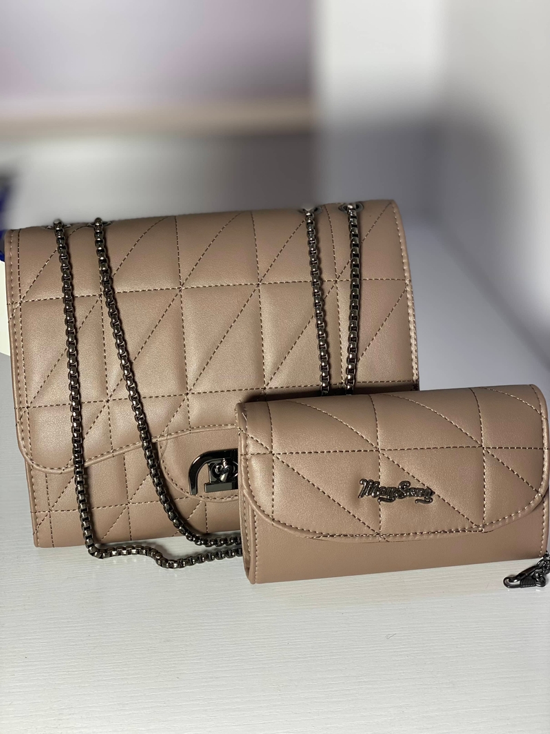 Delebest's tweet photo. BROWN 2in1 Medium size Bag

        This is a 2in1 Medium size Quality leather hand bag

        Price - ₦16,443

        Click on the link below to buy this product and enjoy amazing discount today.
        https://t.co/Uttc00J4Bw https://t.co/2epD7kdbxJ