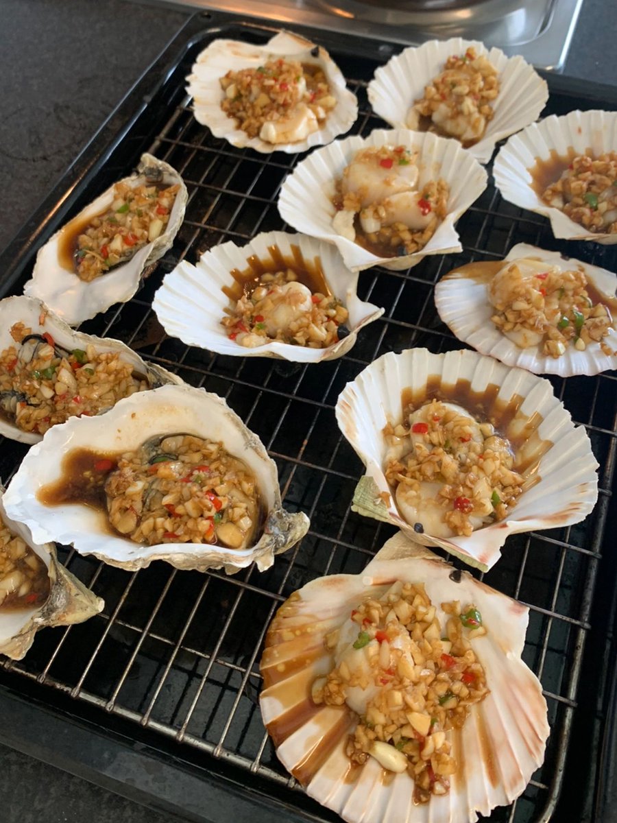 On Super Sunday, I cook seafood at home with my parents🦀🦐🐚🦑🐙🦞