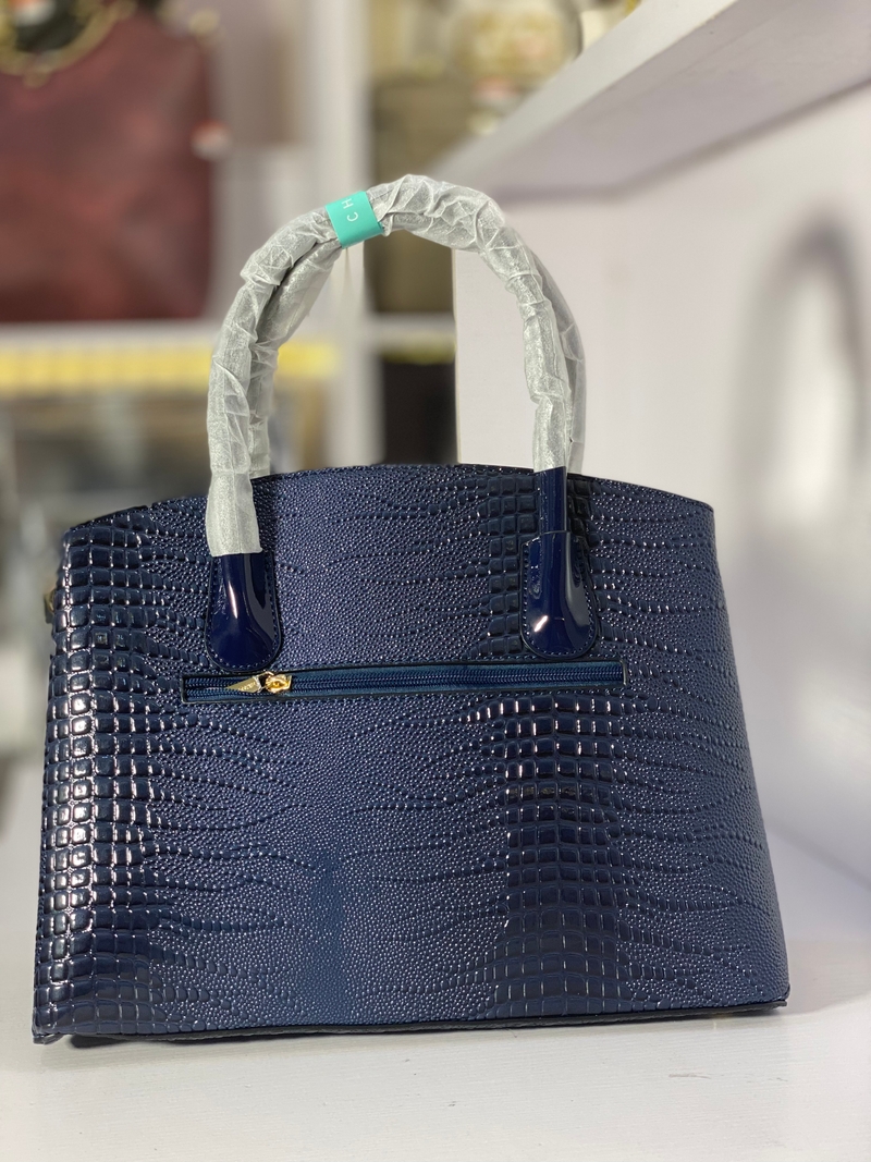 Delebest's tweet photo. CHRISBELLA 2in1 CROC LEATHER BAG BLUE
This is a 2in1 Big size CHRISBELLA hand bag.
It comes with a longer handles and a purse.
It is made with Croc leather
Price - ₦35,931
Click on the link below to buy this product and enjoy amazing discount.
        https://t.co/kgl68fKljW https://t.co/9enNa1rvzt