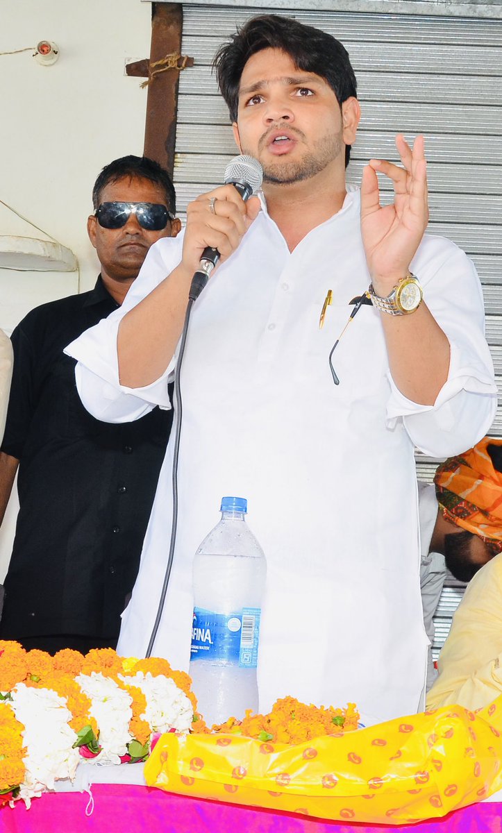 samoonkhan0786's tweet photo. शुक्रिया बेपनाह मोहब्बत का ￼गांव भैंसा खुर्द, करौली राज. @ShayarImran @RahulGandhi https://t.co/m2MfylfuRX