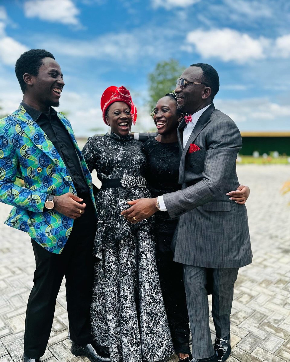drpaulenenche's tweet photo. Reading the word may give you scriptural information but seeing beyond the letter gives you spiritual revelation! Have a blessed week ahead in Jesus name
•
•
#sunday #sundaypictures #sundaywithfamily https://t.co/vHPedzQutn