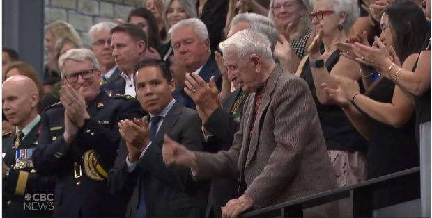 DivebumChef's tweet photo. If the convoy picture pissed you off and the recent HoC standing ovation doesn't... shake your head.

This is about being Canadian, not Liberal or Conservative, NDP, Bloq, etc. CANADIAN.

Both should piss you off, unless you like Nazi's, in which case fuck yourself. https://t.co/7pGosuO4Nc