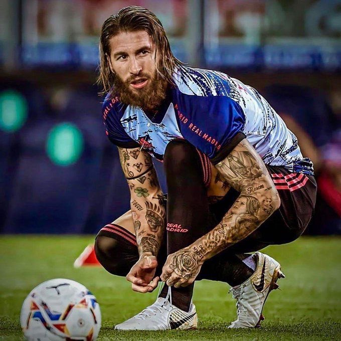 hugo tweet media