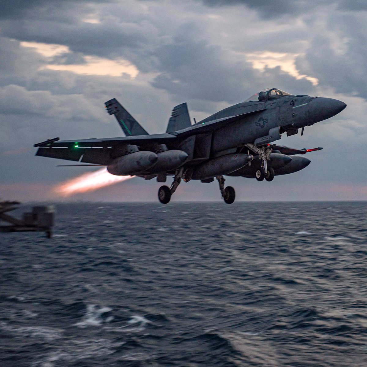 kadonkey's tweet photo. Sunliners. an F/A-18E off the HST (hunter day 📷) https://t.co/Cjdlo5jcjr