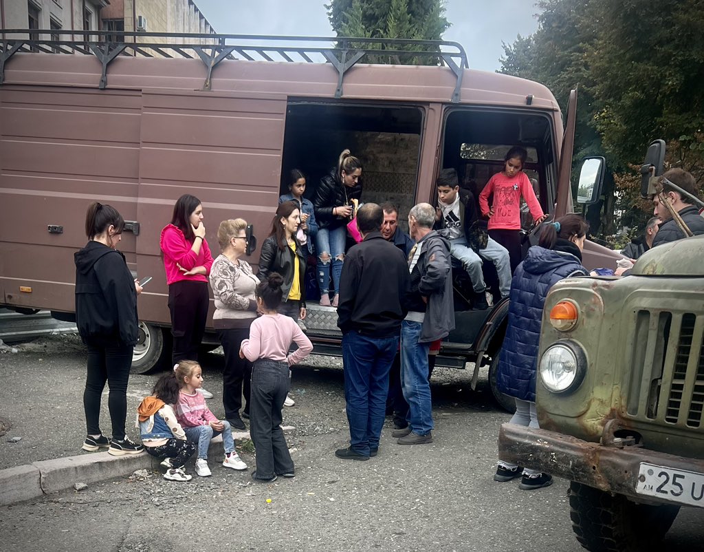 geviskajyan's tweet image. Families are leaving behind everything but the clothes on their back. Children robbed of a childhood. The reality for thousands in Artsakh right now. It is the collective responsibility of every Armenian around the world to make sure our people are taken care of.