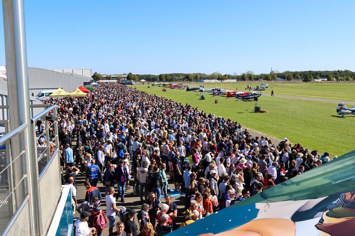 lecho_fr's tweet photo. VIDÉO | Revivez en images le meeting aérien de #Chartres, qui a rassemblé entre 20.000 et 30.000 personnes, ce dimanche 
https://t.co/sdkUuExef3 https://t.co/biiNC3gaNf